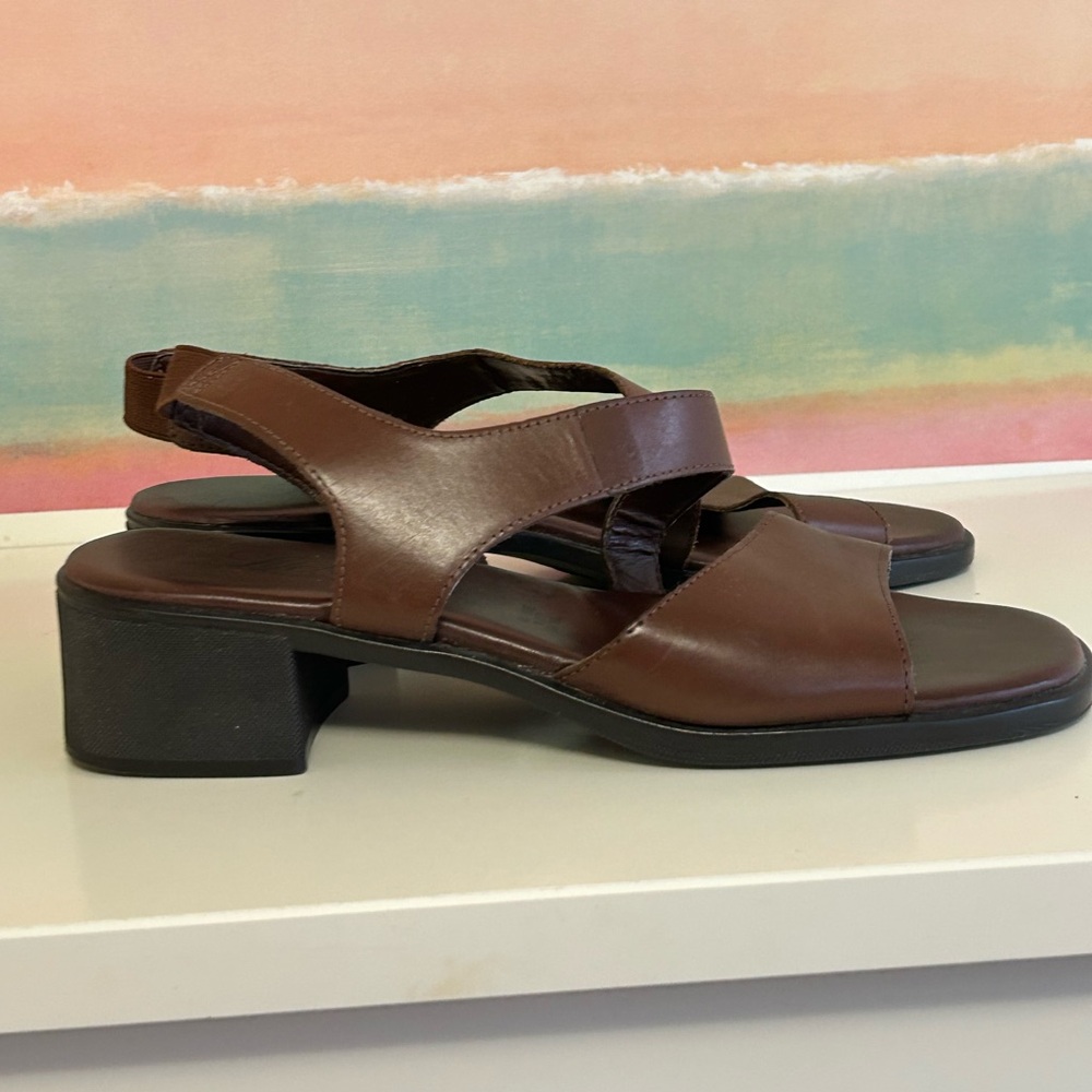 SOLD | Lifestride “Liza” Brown Sandals Size 7